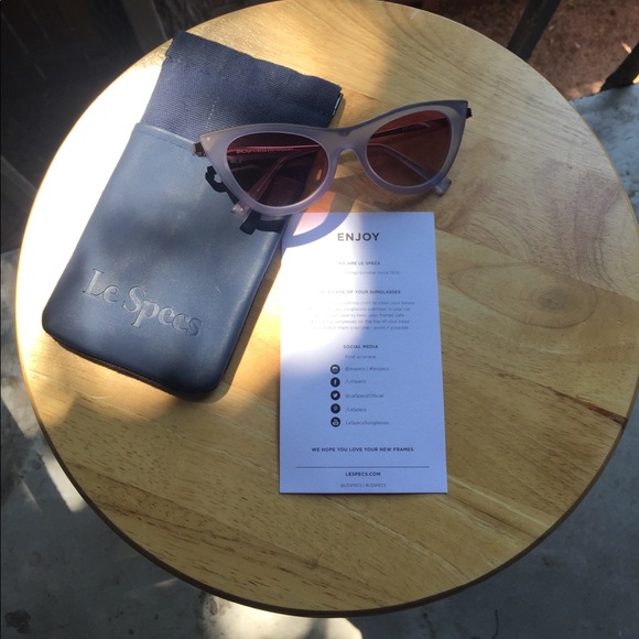lavender le specs sunnies